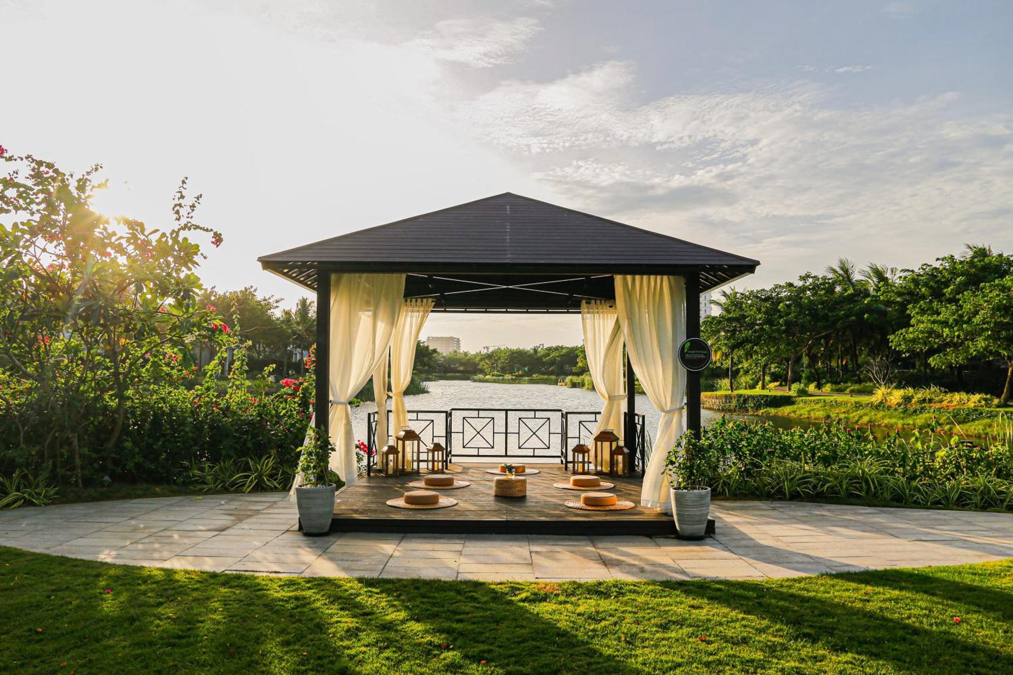 Melia Ho Tram Beach Resort Exterior photo The Lakefront