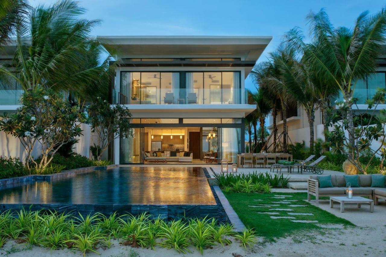 Melia Ho Tram Beach Resort Exterior photo A beachfront villa at the resort